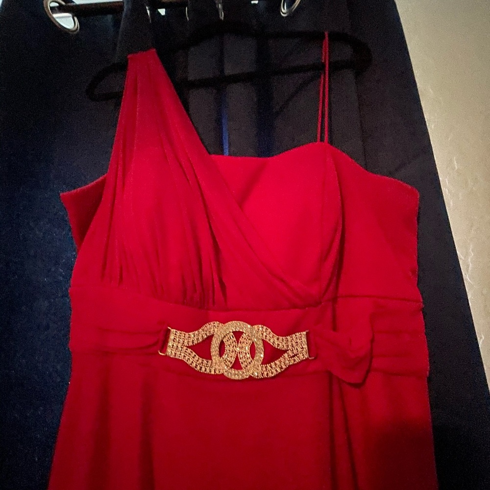 Gorgeous red dress one shoulder.